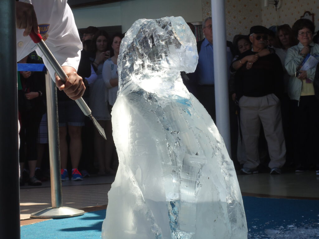 bear ice sculpture 
